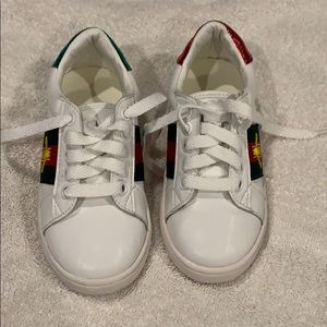 Boys white tennis shoes 28 US 9